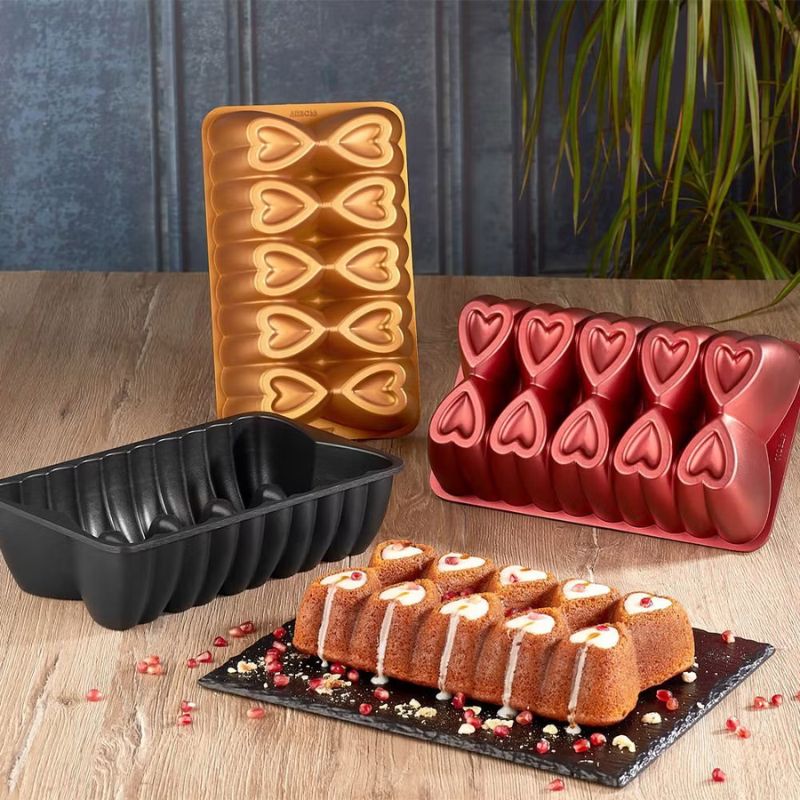 AMETIST BATON MOULE A GATEAU EN FONTE ROUGE